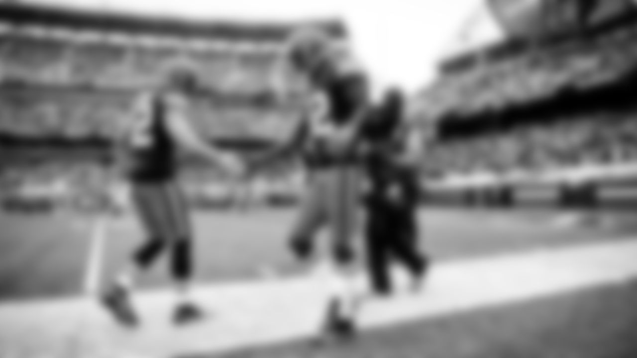 The Cleveland Browns play the Pittsburgh Steelers at FirstEnergy Stadium in Week 17.
