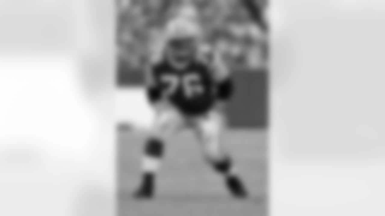 Green Bay Packers' Chad Clifton lines up during the first half of an NFL football game against the Detroit Lions Sunday, Jan. 1, 2012, in Green Bay, Wis. (AP Photo/Jim Prisching)