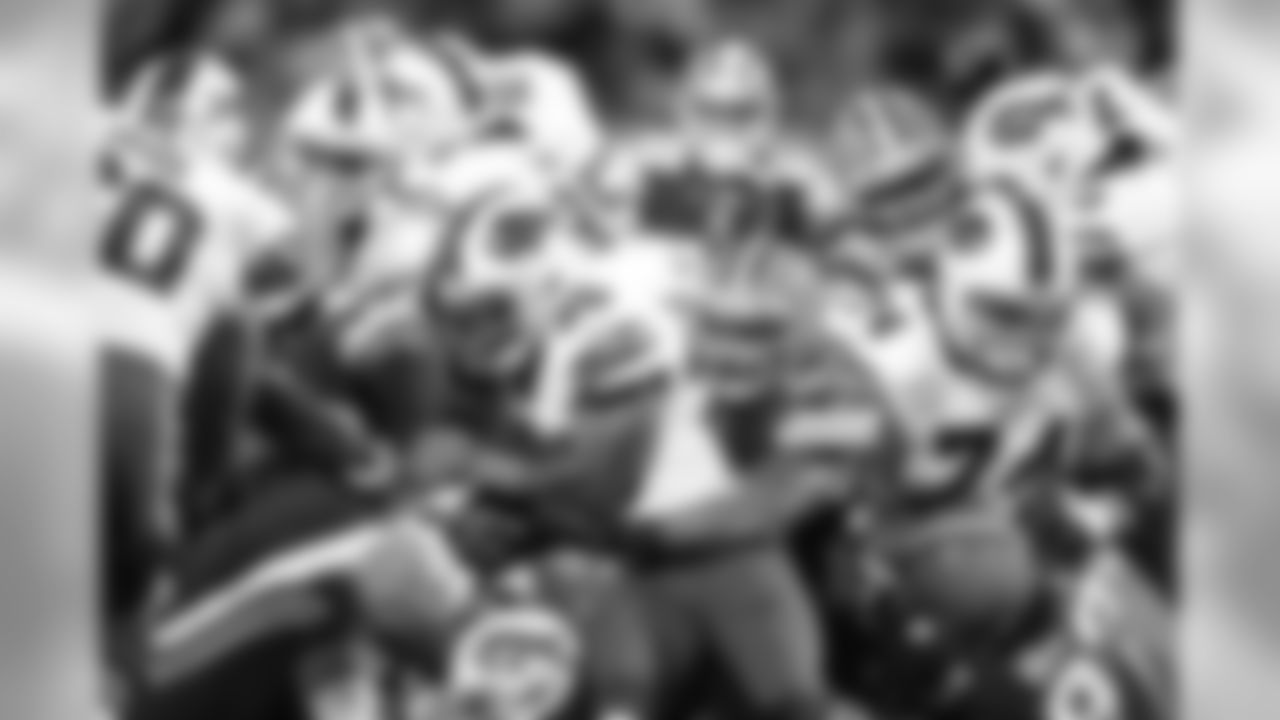 Craig Robertson tackles Bills' RB C.J. Spiller in the Browns 37-24 victory