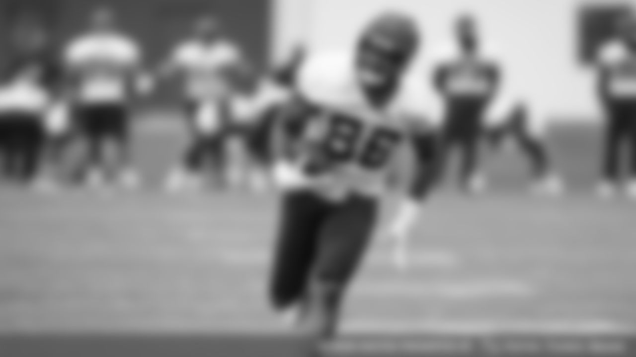 Tight end Pharaoh Brown (86)