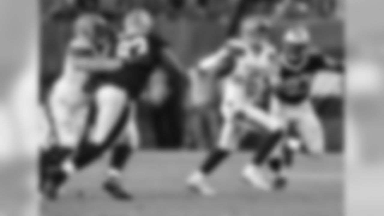 QB Cody Kessler looks to pass.