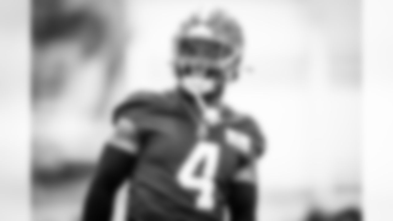 Linebacker Anthony Walker (4) during practice on December 22, 2021.