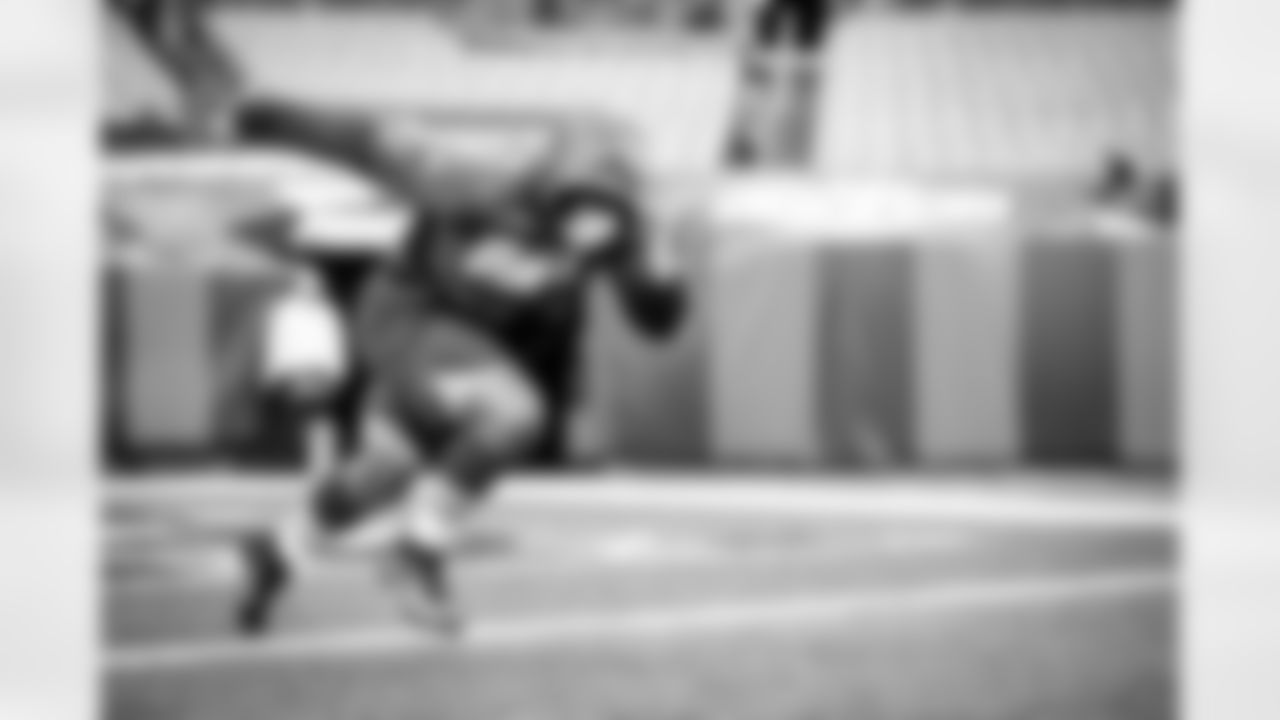 Running Back Nick Chubb (24) before a NFL football game between the Houston Texans and Cleveland Browns on November 15, 2020 at FirstEnergy Stadium. The Browns won 10-7.