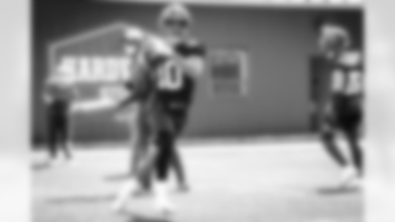 Wide receiver Anthony Schwartz (10) during the first day of rookie minicamp on May 14, 2021.