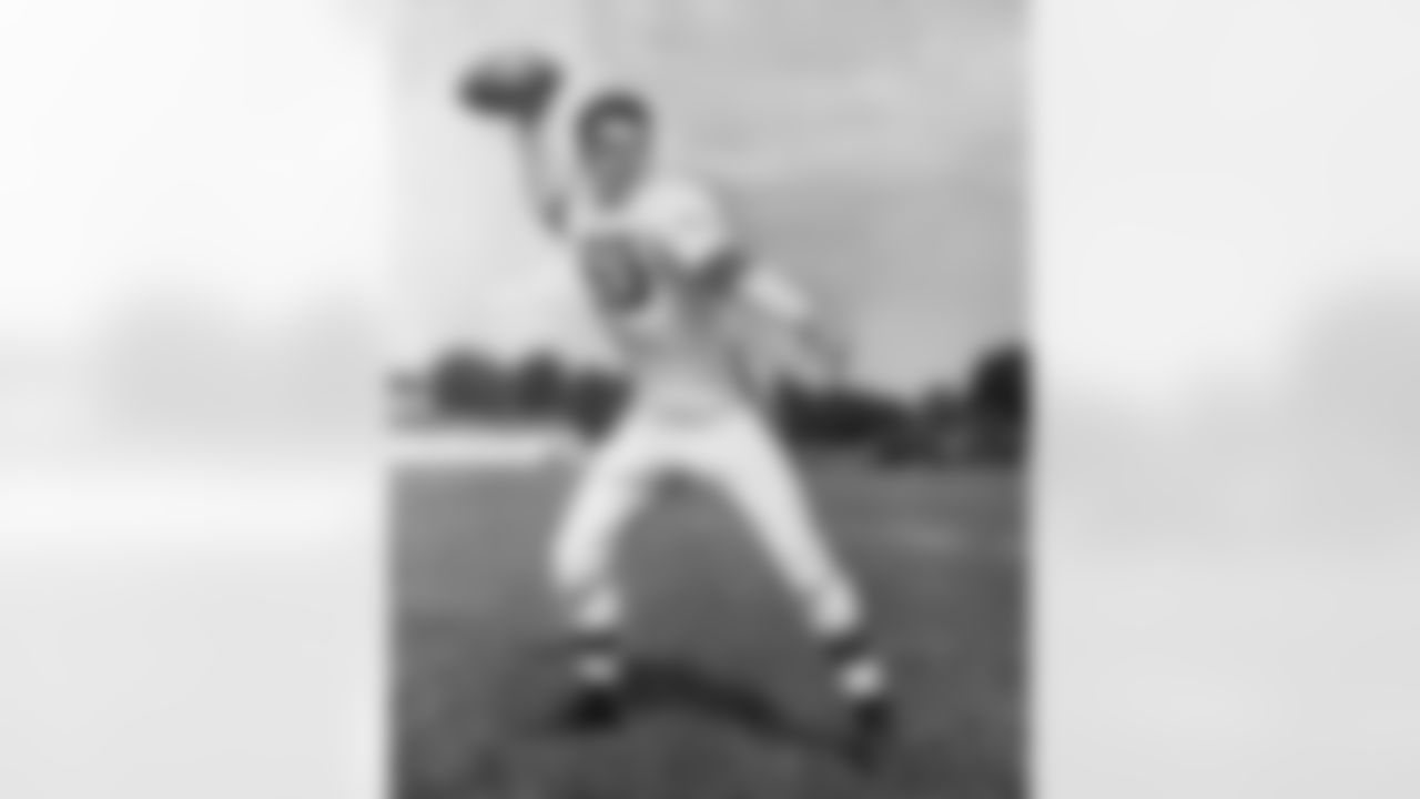 Otto Graham (1950-55) - 13,499
