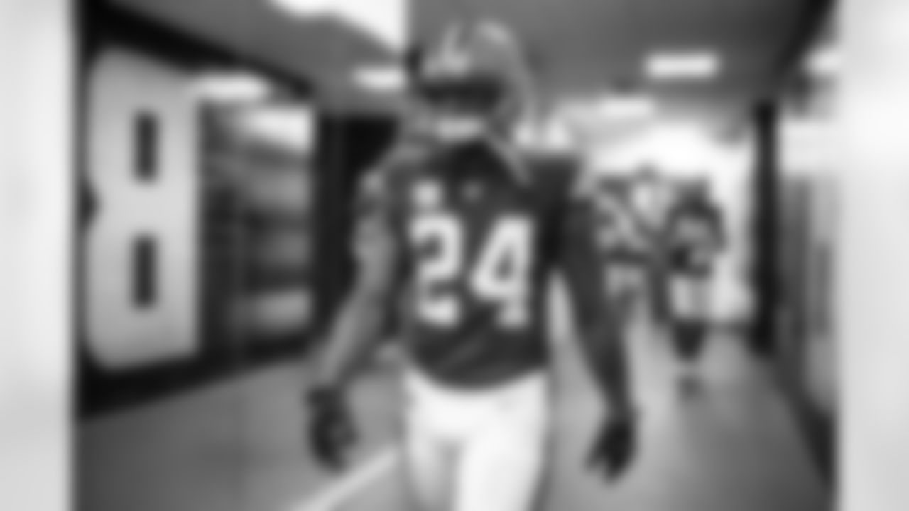 Running back Nick Chubb (24) before a NFL football game between the New England Patriots and Cleveland Browns on October 16, 2022 at FirstEnergy Stadium. The Browns lost 38-15.