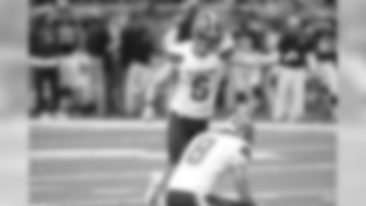 Cleveland Browns kicker Travis Coons kicks a field goal