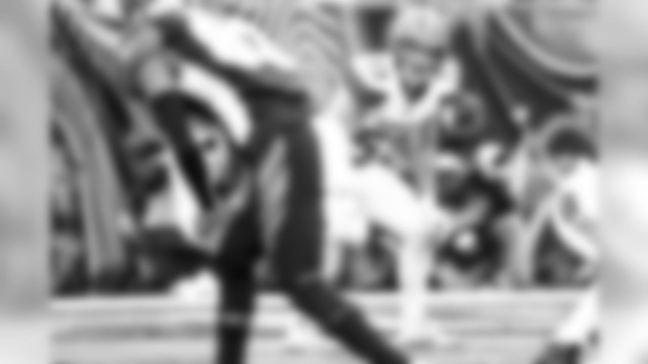 Linebacker Joe Schobert (53)