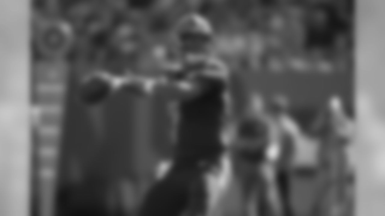 QB DeShone Kizer looks to throw.