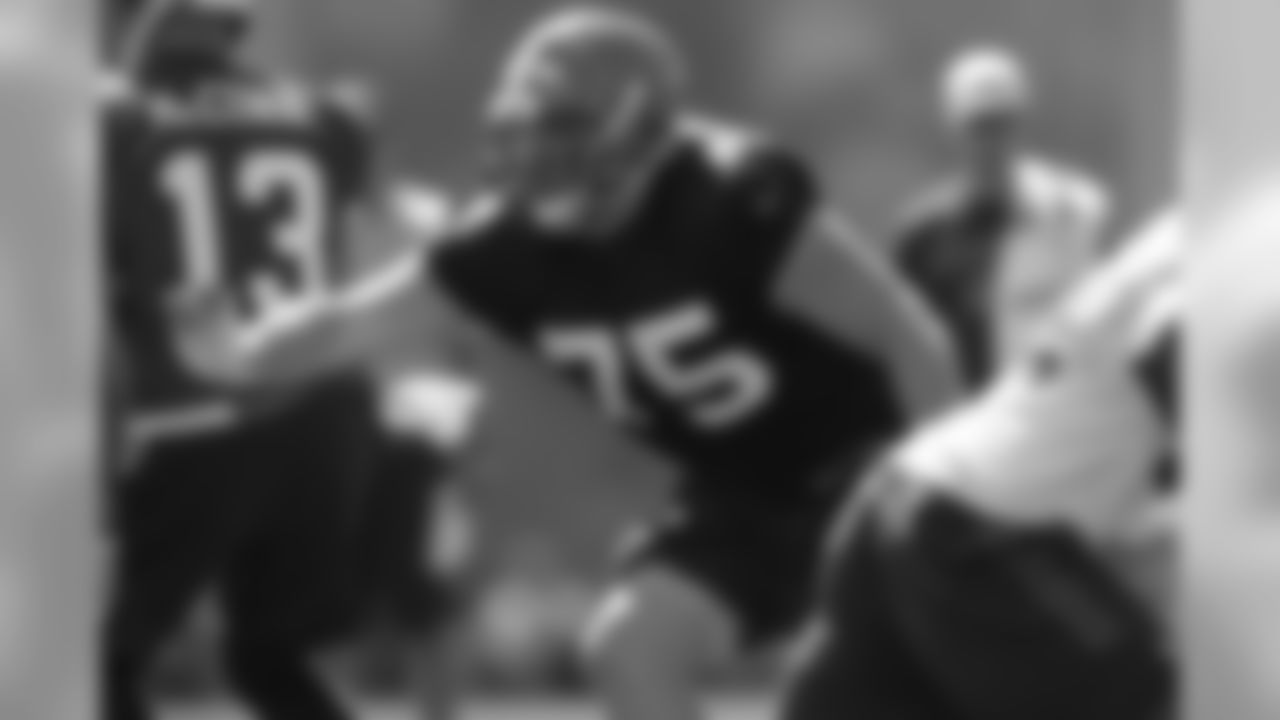 OL Joel Bitonio