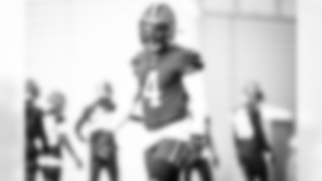 Linebacker Anthony Walker (4) during practice on October 6, 2021.