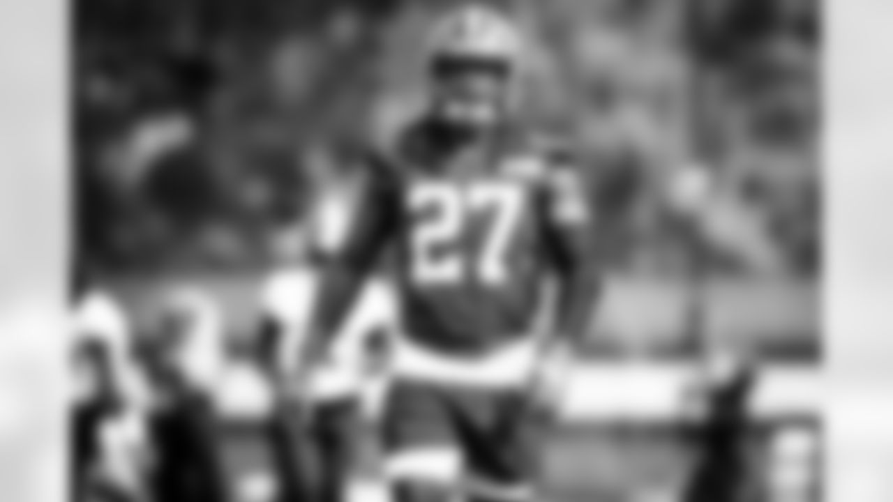 Running Back Kareem Hunt (27) during practice on September 15, 2020