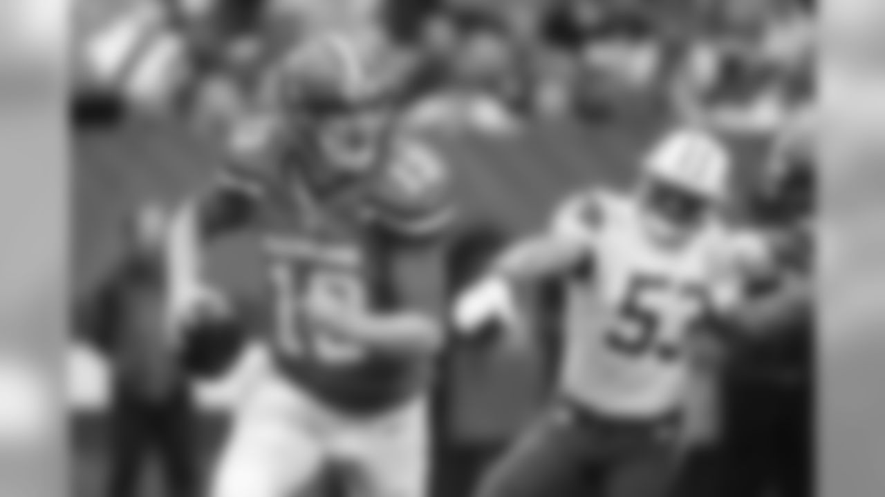 QB Josh McCown looks to pass.