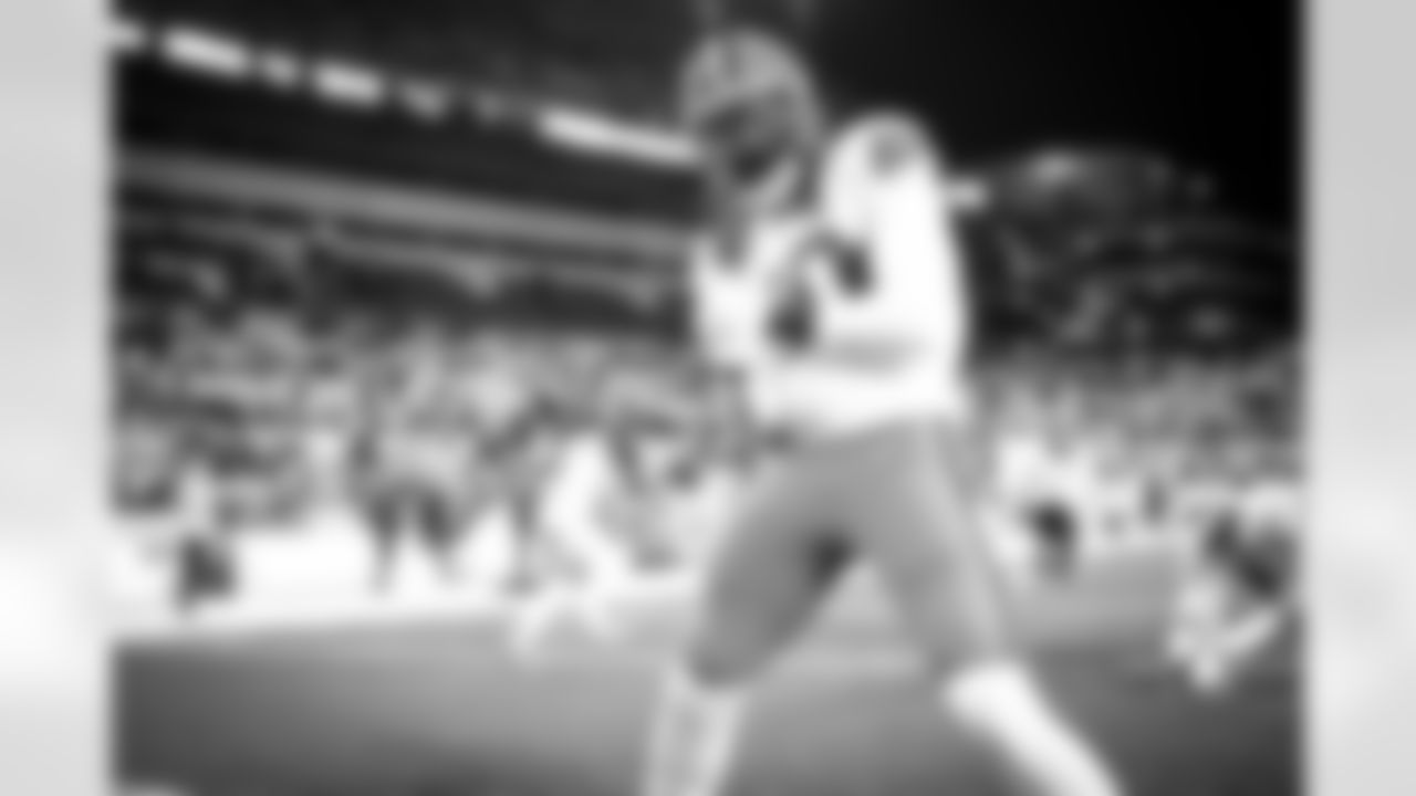 Defensive end Jadeveon Clowney (90) before a NFL football game between the Cleveland Browns and Pittsburgh Steelers on Monday Night Football on January 3, 2022 at Heinz Field. The Browns lost 14-26.