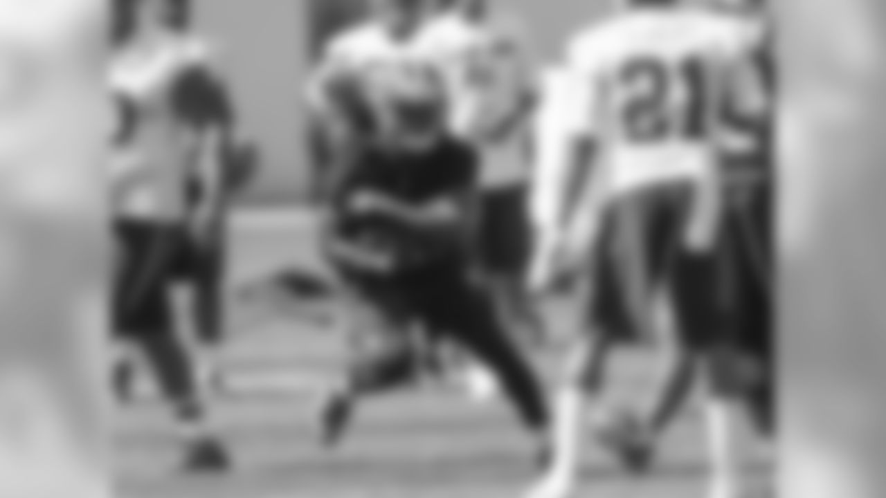 RB Isaiah Crowell makes a cut at training camp.
