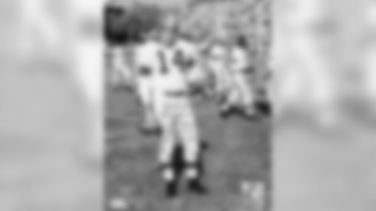 The Browns on Tuesday announced they will unveil a statue of former QB Otto Graham outside of FirstEnergy Stadium.