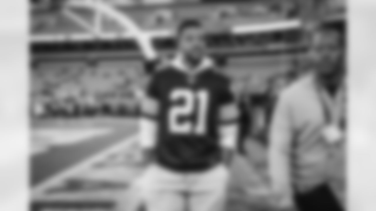 CJ McCollum before a NFL football game between the Pittsburgh Steelers and Cleveland Browns on September 22, 2022 at FirstEnergy Stadium.