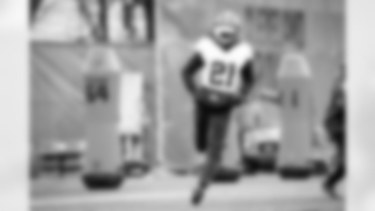 Cornerback Denzel Ward (21) during practice on December 8, 2021.