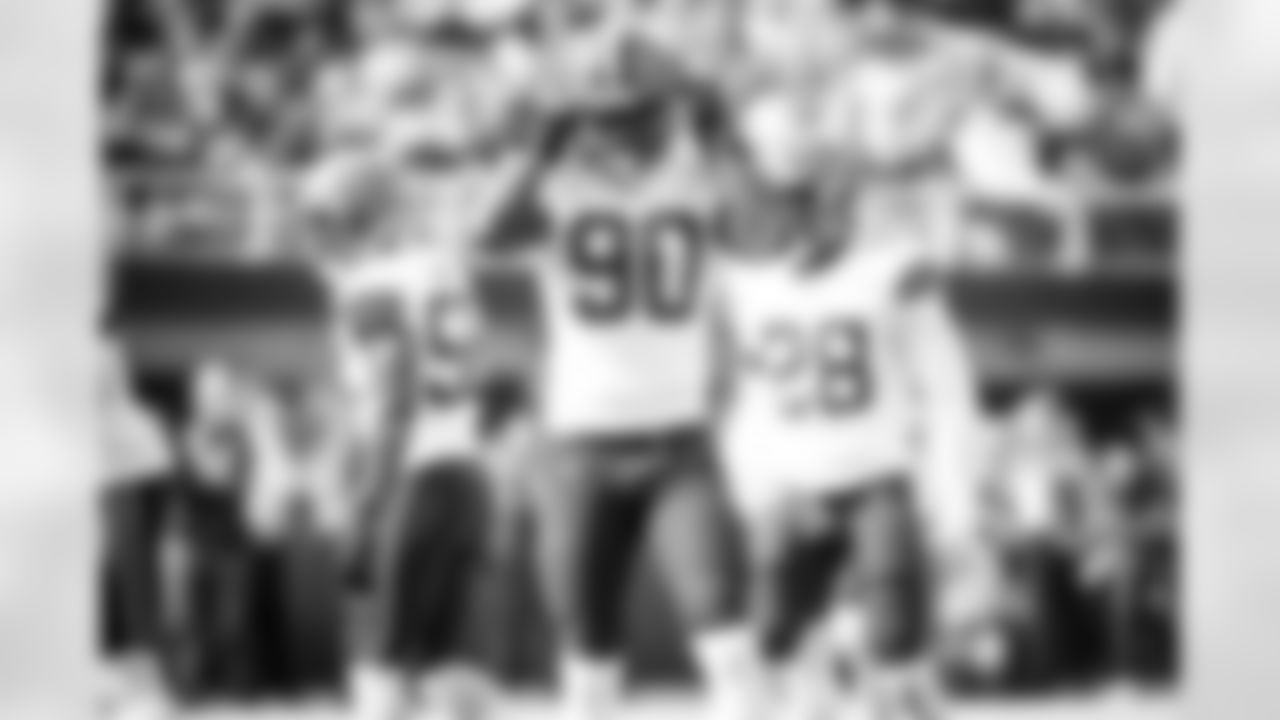 Defensive end Jadeveon Clowney (90) during a NFL football game between the Cleveland Browns and Minnesota Vikings on October 3, 2021 at US Bank Stadium. The Browns won 14-7.