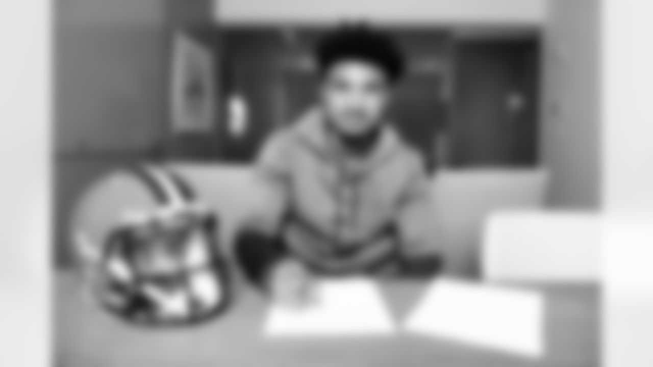 Wide receiver Anthony Schwartz (10) signs his rookie contract on July 24, 2021.