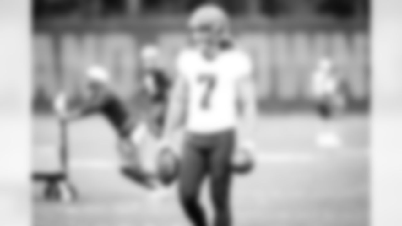 Punter Jamie Gillan (7) during practice on September 15, 2021.