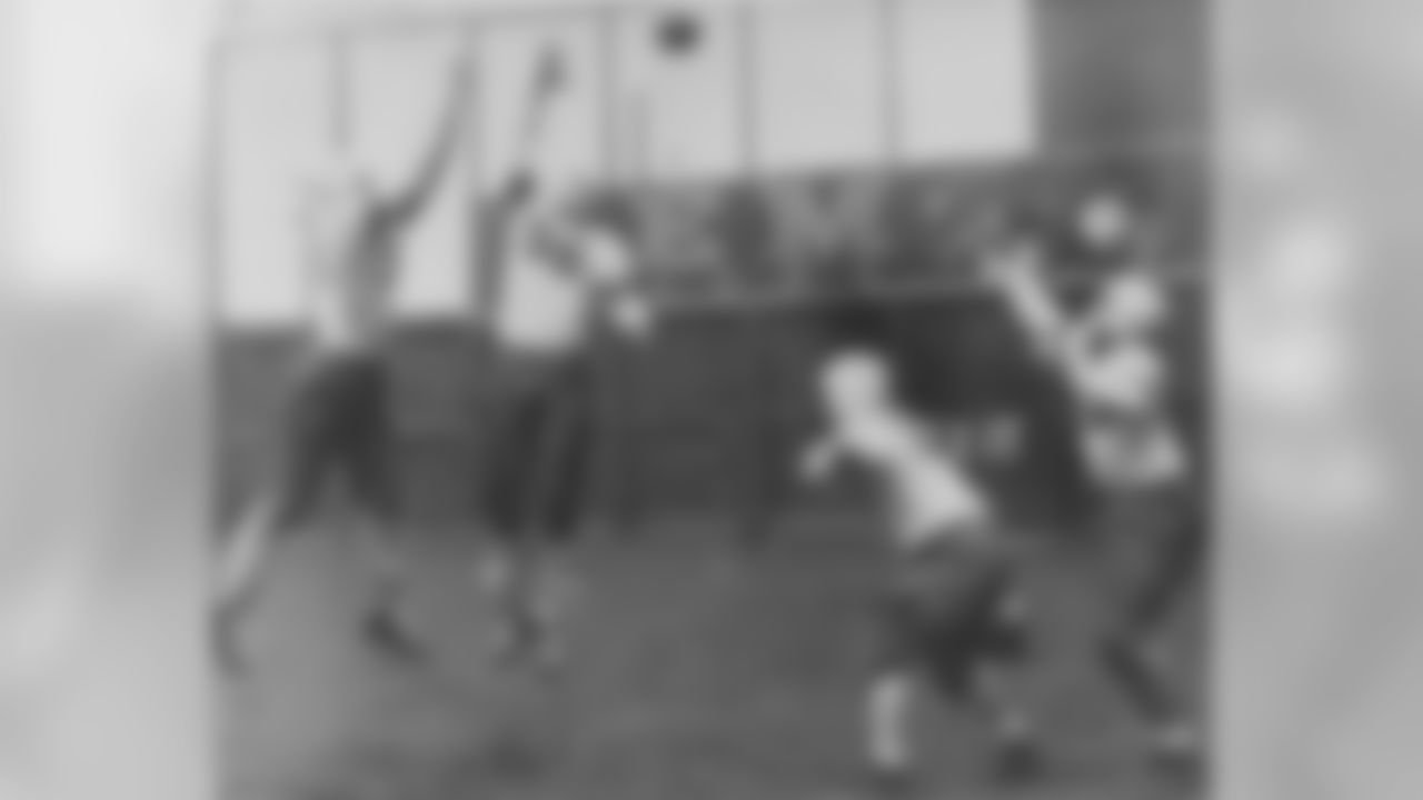 Lou Groza ended the day with 3 field goals and 5 extra points.