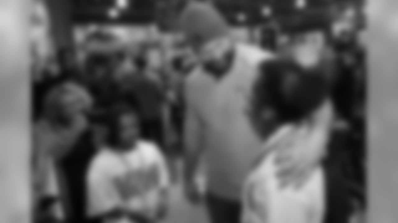 Joe Thomas hosts "Shop with a Pro"