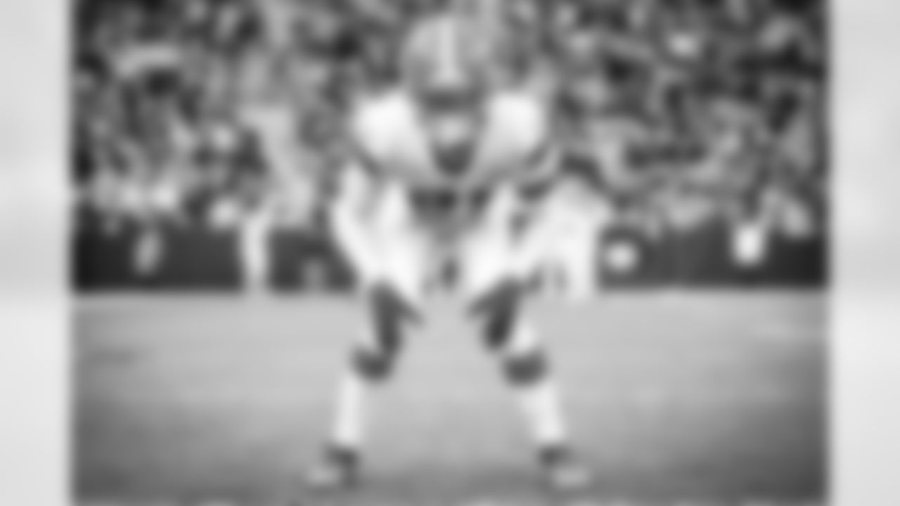 Cornerback Denzel Ward (21) before a NFL football game between the Cleveland Browns and Green Bay Packers on December 25, 2021 at Lambeau Field. The Browns lost 22-24.
