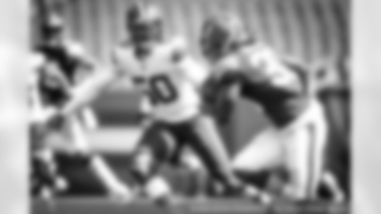 Linebacker Jacob Phillips (50)