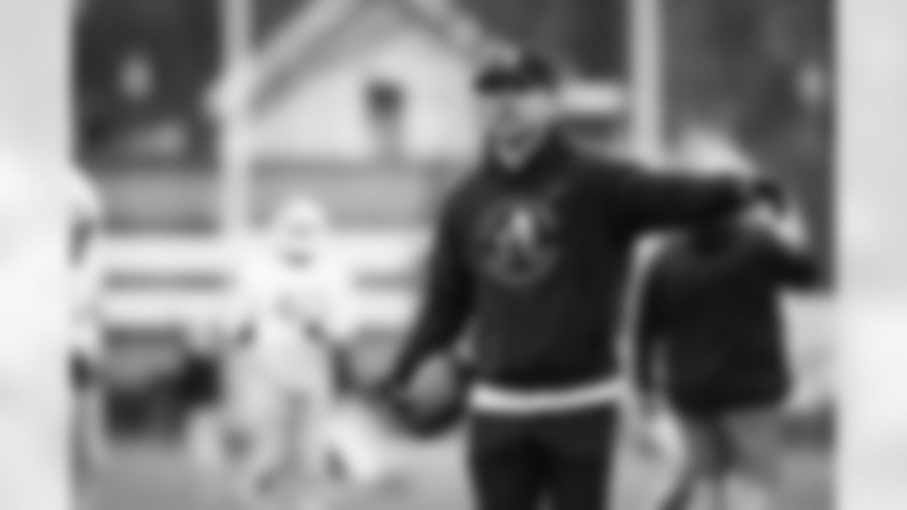 \Defensive Backs Coach Jeff Howard during practice at CrossCountry Mortgage Campus on December 14, 2022.