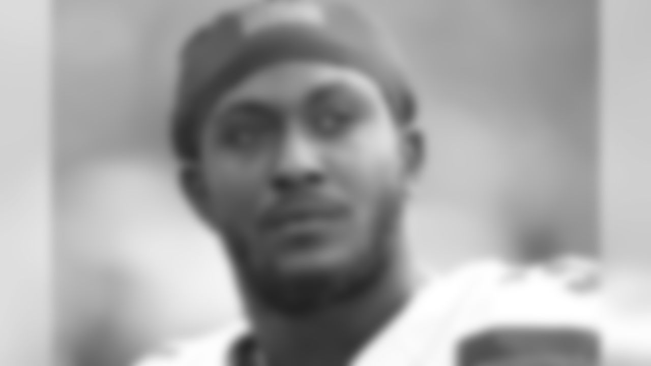 RB Isaiah Crowell on the sidelines during the second half.