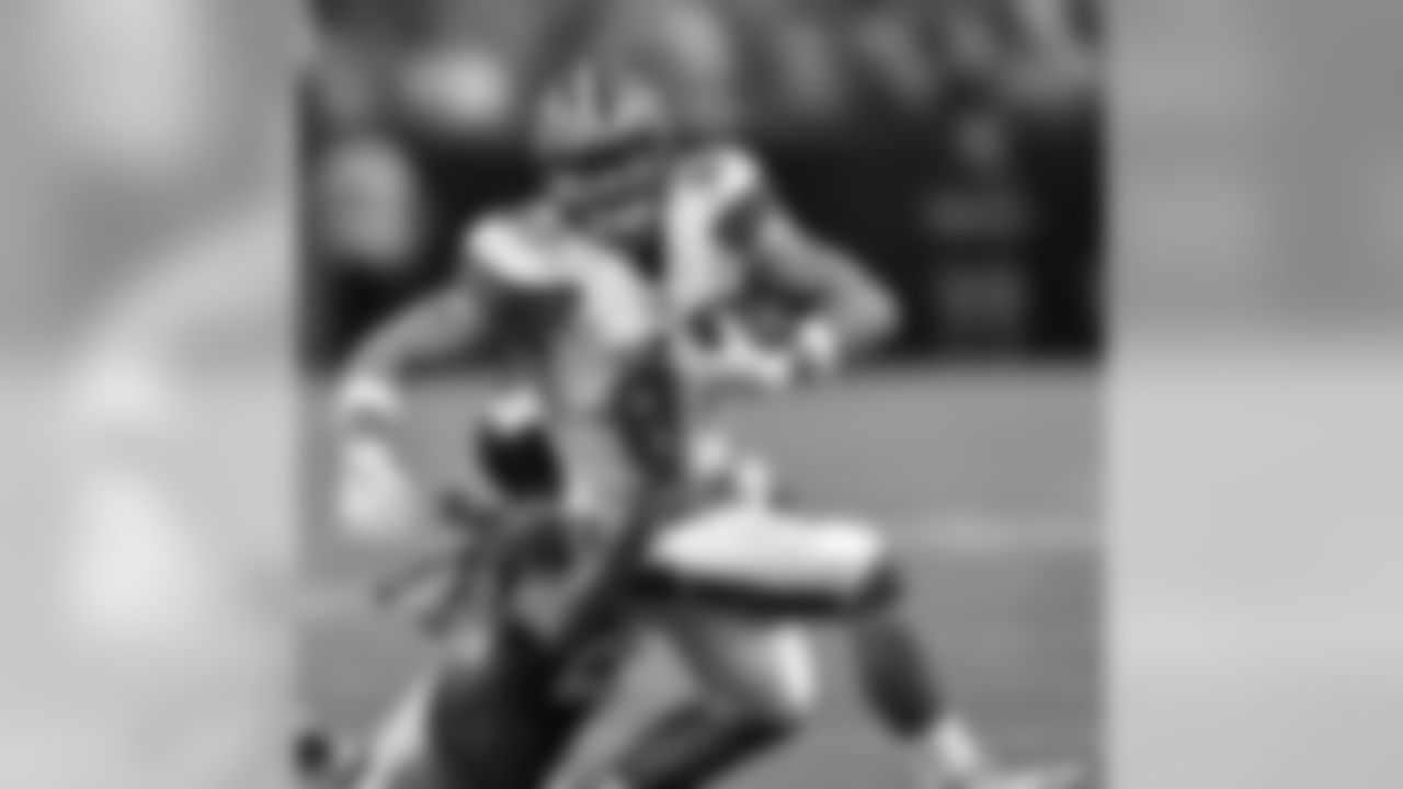 TE Seth DeValve runs against Giants CB Janoris Jenkins.