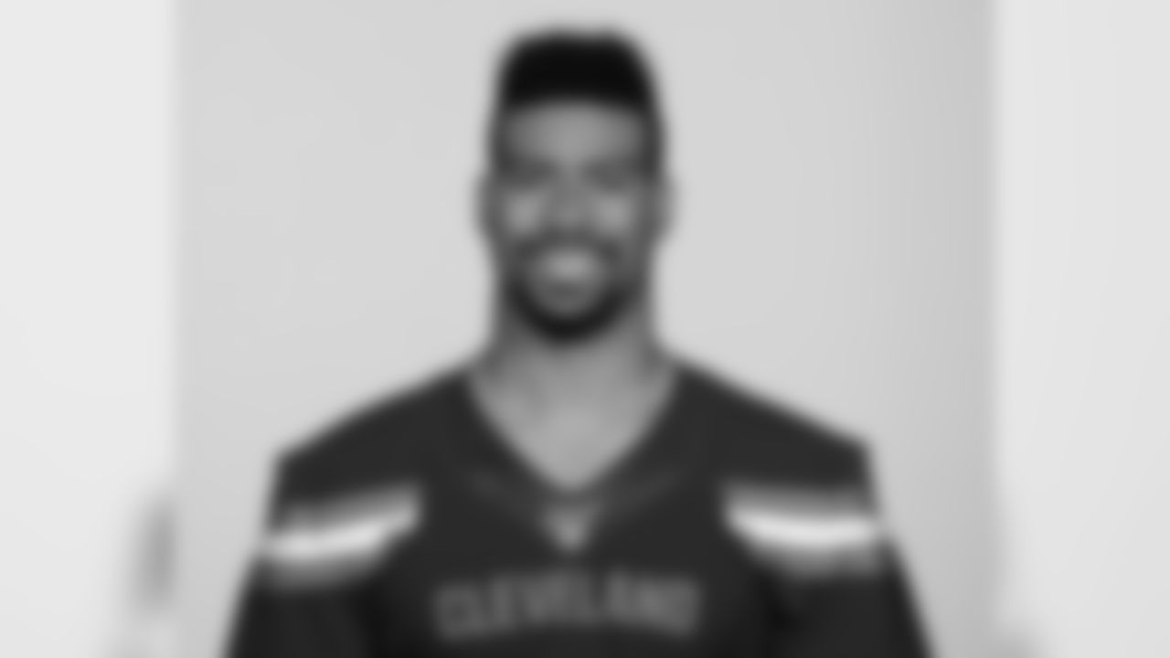 Linebacker Dedrick Young II (59)