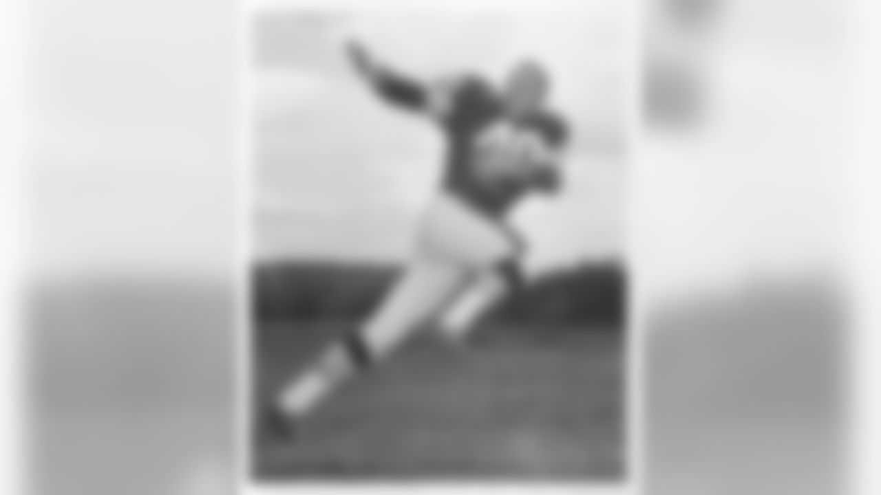 Heisman Trophy winner, Howard Cassady, wore the number in 1962.