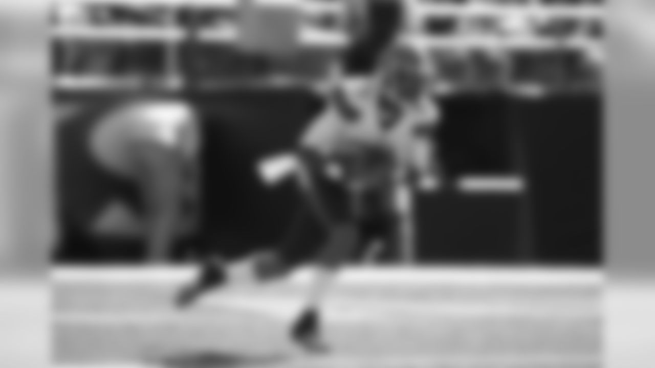 Cleveland Browns defensive back Justin Gilbert returns a kick