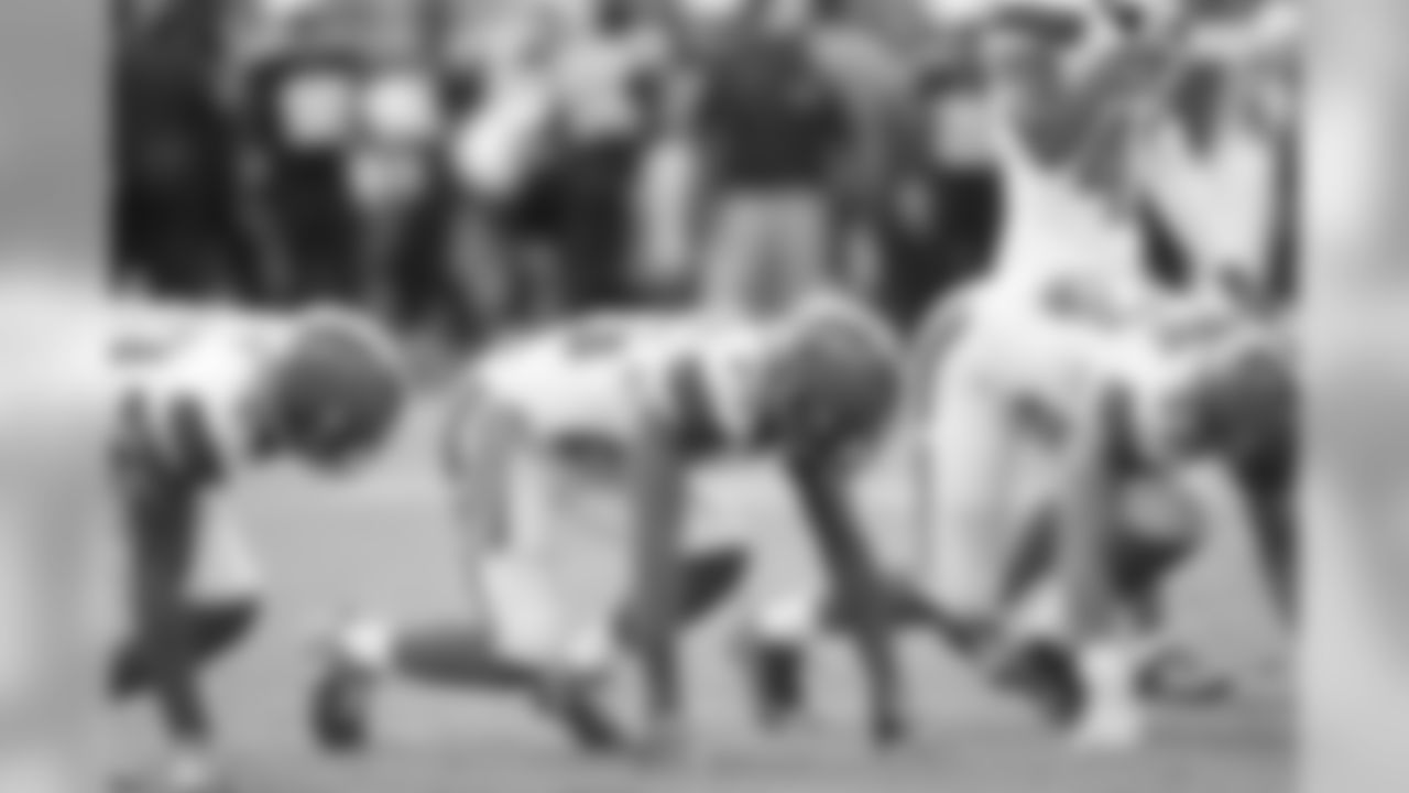 RB George Atkinson III at the line of scrimmage.