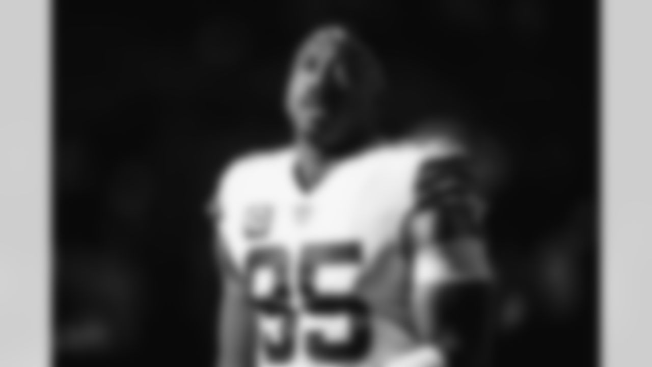 Defensive end Myles Garrett (95) before a NFL football game between the Cleveland Browns and Washington Commanders on January 1, 2023 at FedEx Field. The Browns won 24-10.