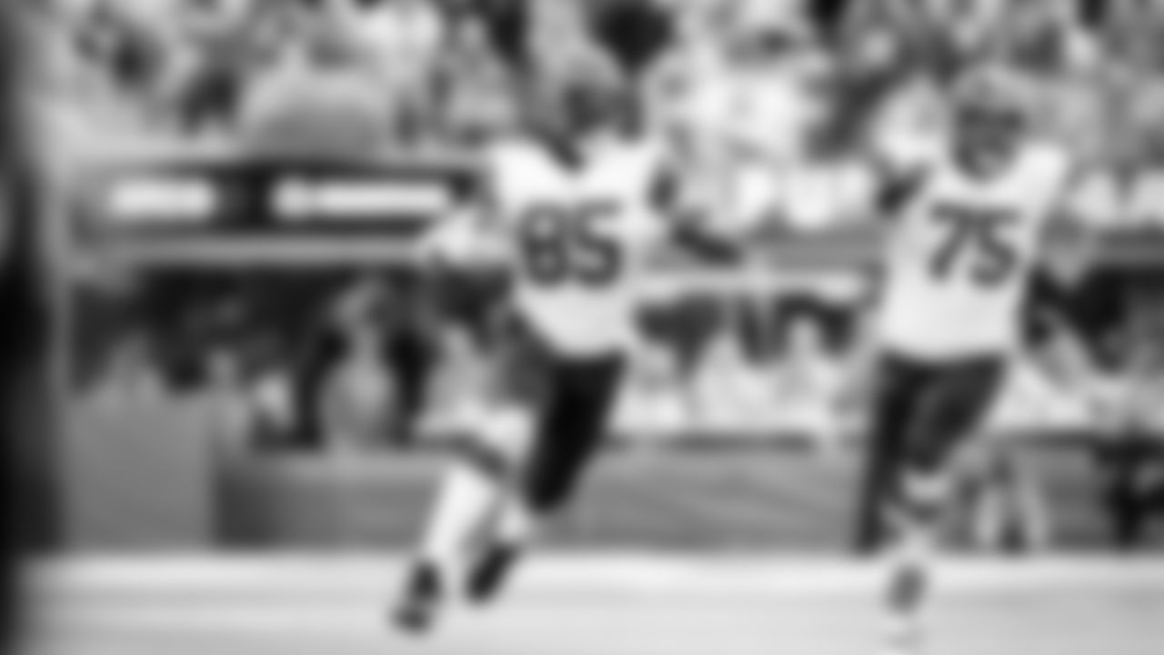 The Cleveland Browns play the Los Angeles Chargers in Week 5 of the 2021 season.