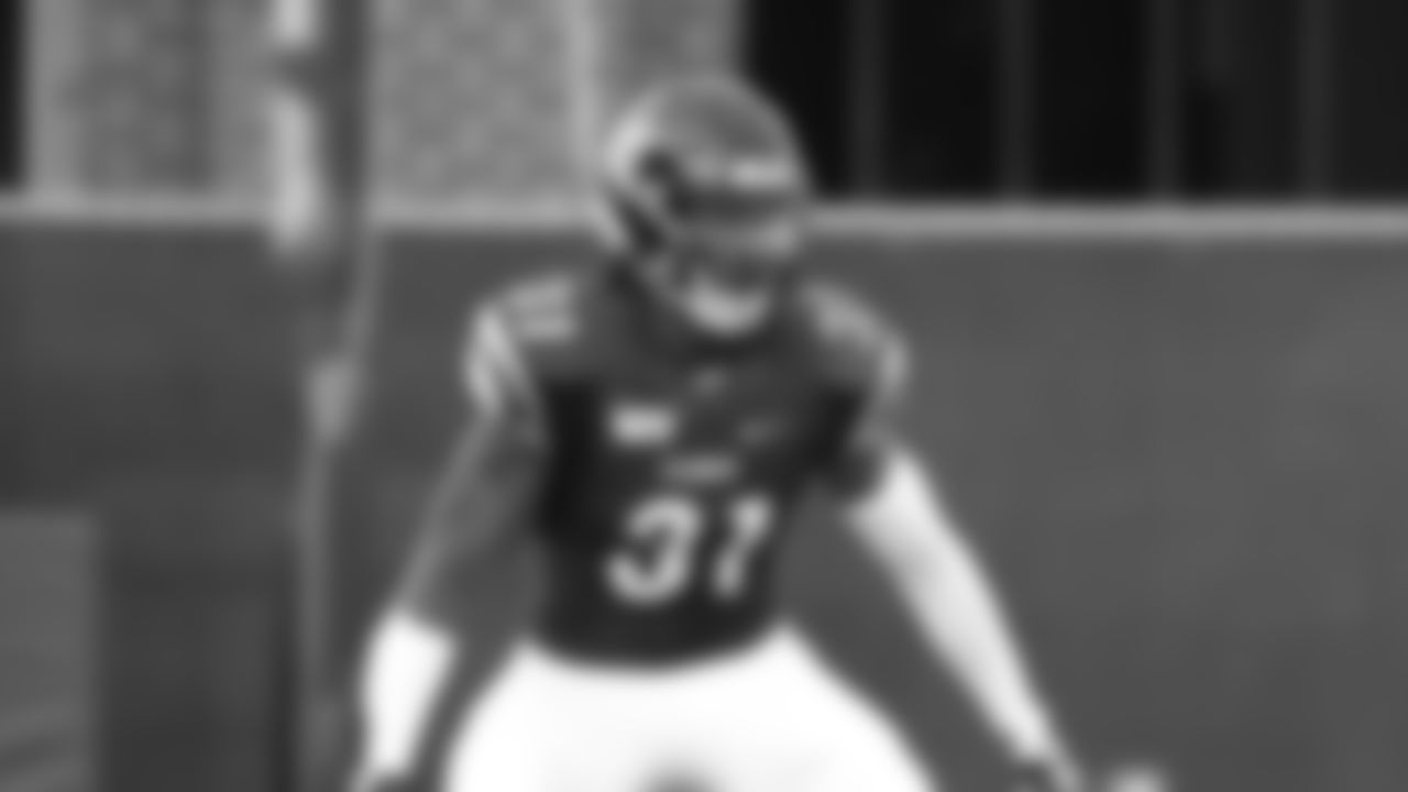 Safety Elijah Benton (43)