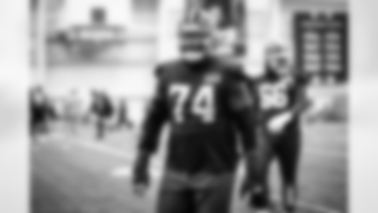 Offensive tackle Chris Hubbard (74) during practice at CrossCountry Mortgage Campus on December 15, 2022.