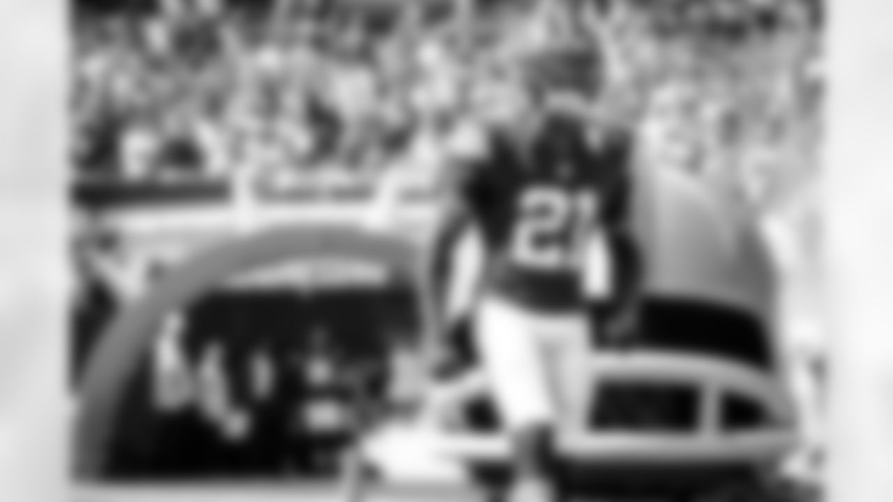 Cornerback Denzel Ward (21) before a NFL football game between the Houston Texans and Cleveland Browns on September 19, 2021 at FirstEnergy Stadium. The Browns won 31-21.