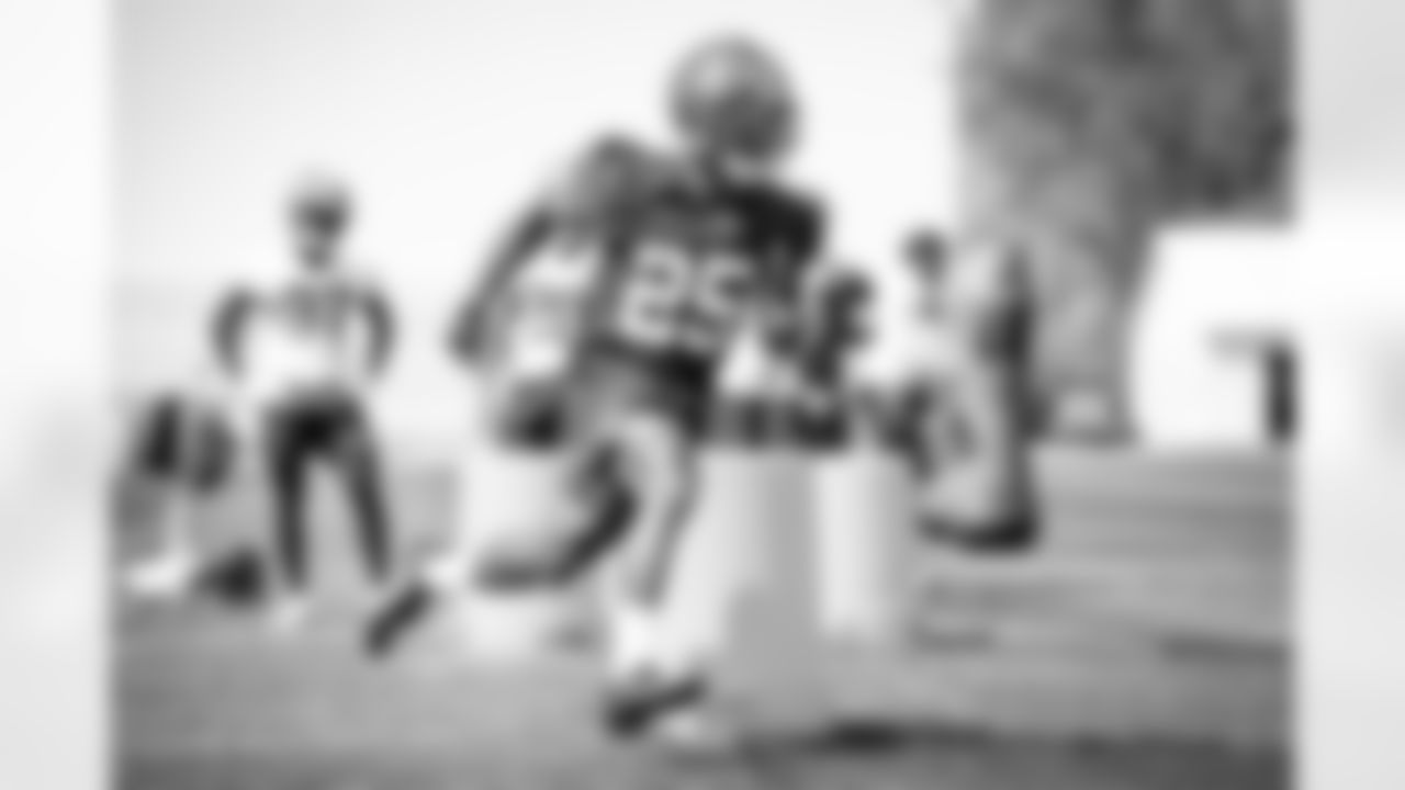 Running Back Demetric Felton (25) during the first day of rookie minicamp on May 14, 2021.