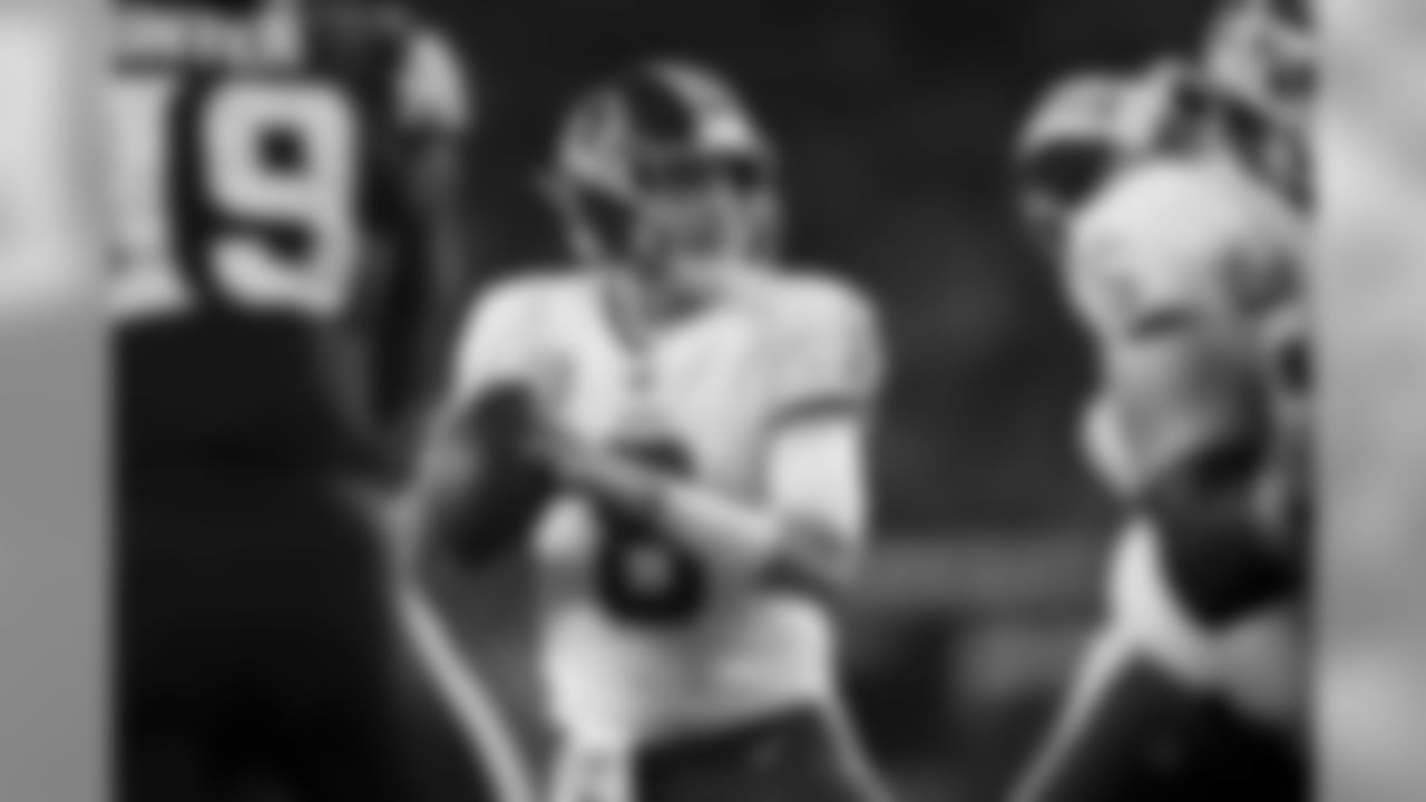 Quarterback Case Keenum (5)