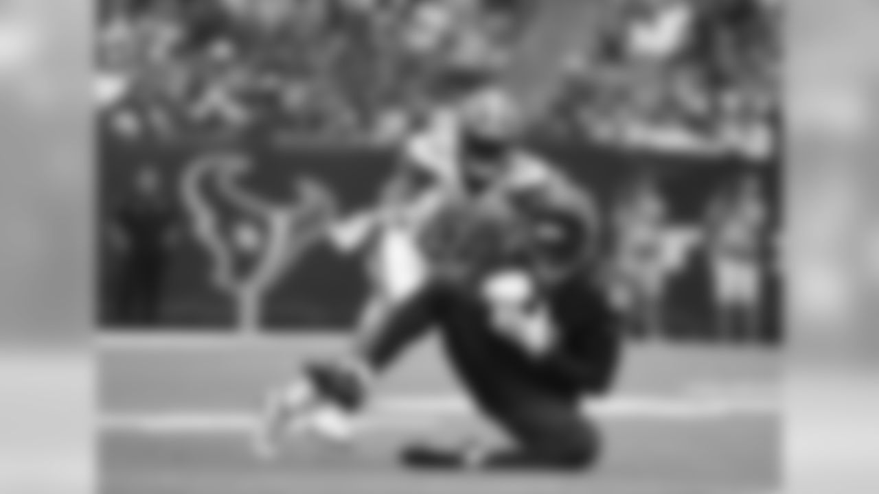 DB Jabrill Peppers defends Texans WR DeAndre Hopkins.