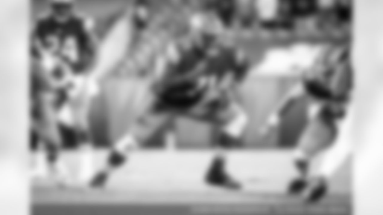 Offensive tackle Jedrick Wills Jr. (71)