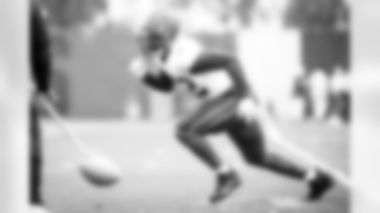 Linebacker Elijah Lee (52) during practice on October 27, 2021.