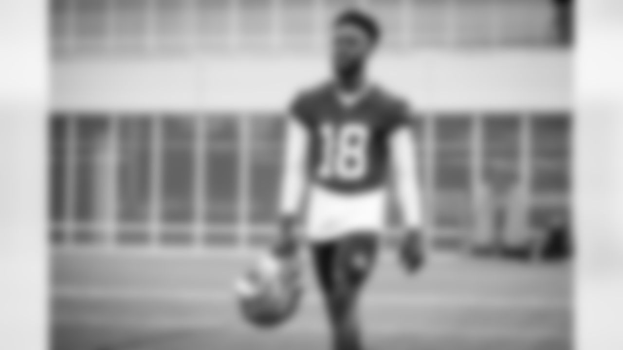 Wide Receiver David Bell (18) during the first day of Veteran Minicamp at CrossCountry Mortgage Campus on June 14, 2022.