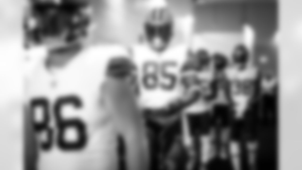 Tight end David Njoku (85) before a preseason NFL football game between the Cleveland Browns and Atlanta Falcons on August 29, 2021 at Mercedes Benz Stadium. The Browns won 19-10.