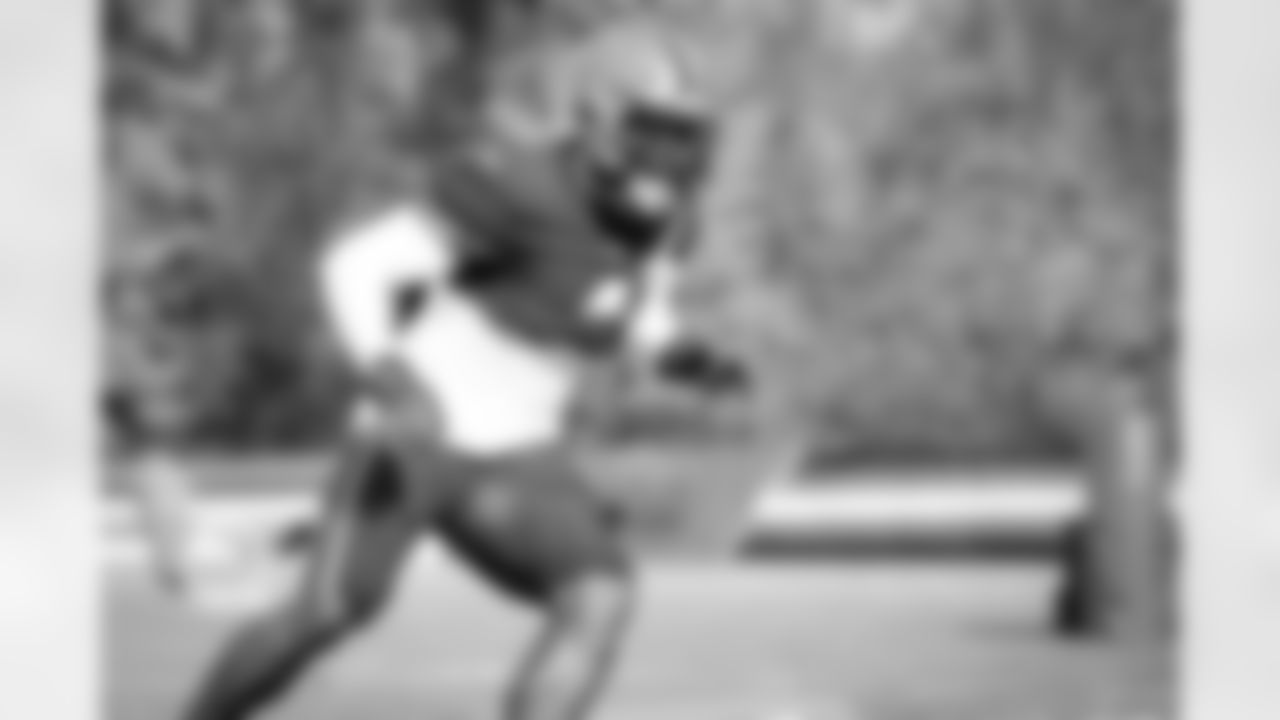 Linebacker Anthony Walker (4) during practice on November 10, 2021.