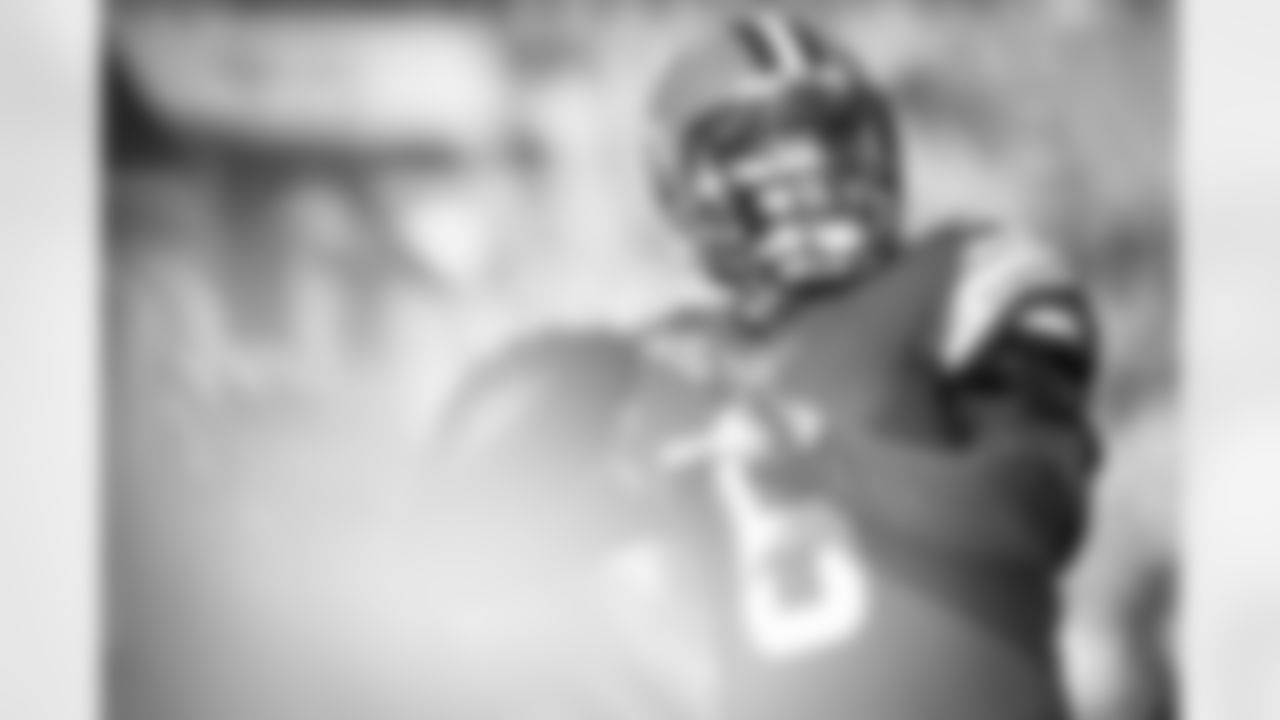 Quarterback Baker Mayfield (6) before a NFL football game between the Pittsburgh Steelers and Cleveland Browns on October 31, 2021 at FirstEnergy Stadium. The Browns lost 10-15.